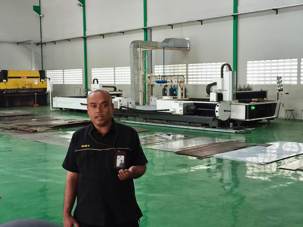 Benny Yulianto, guru sekaligus PIC Teaching Factory di SMK NU Ma'arif Kudus MOJOK.CO