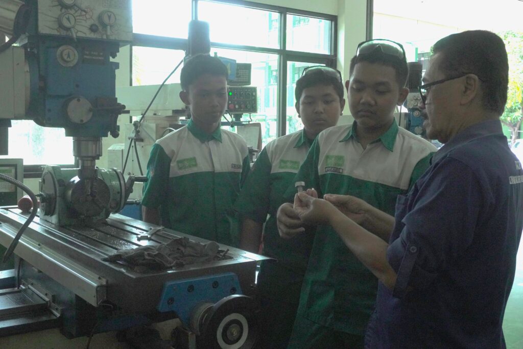 Teaching Factory di SMK NU Ma'arif MOJOK.CO