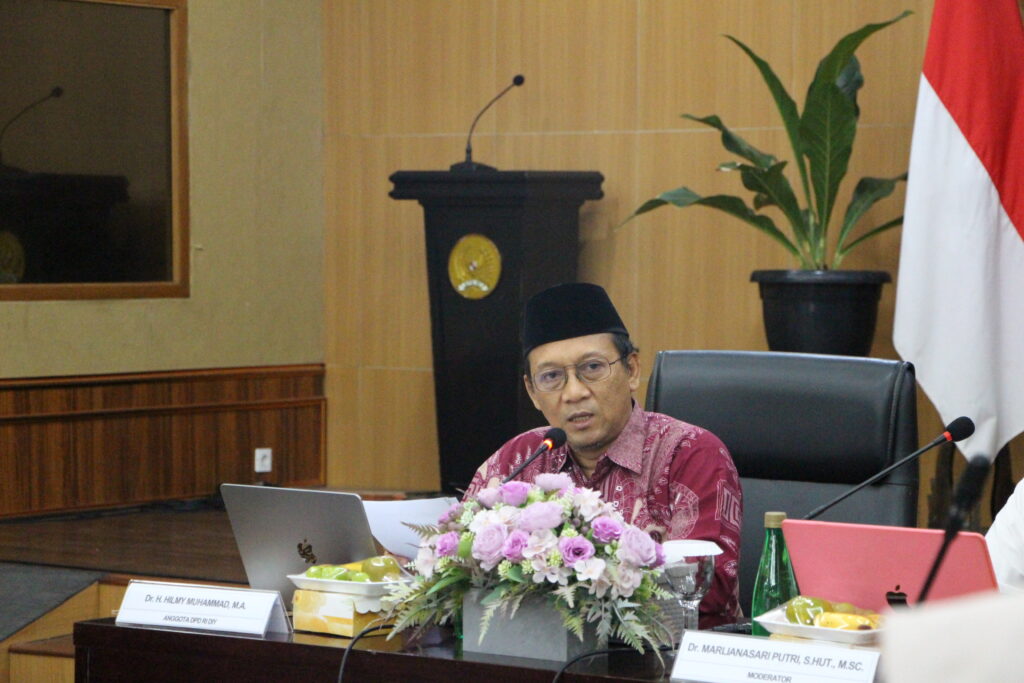 Anggota Dewan Perwakilan Daerah (DPD) RI, Hilmy Muhammad, sayangkan permintaan alih fungsi kawasan hutan di DIY (Jogja) sebagai barak tentara dan latihan perang MOJOK.CO