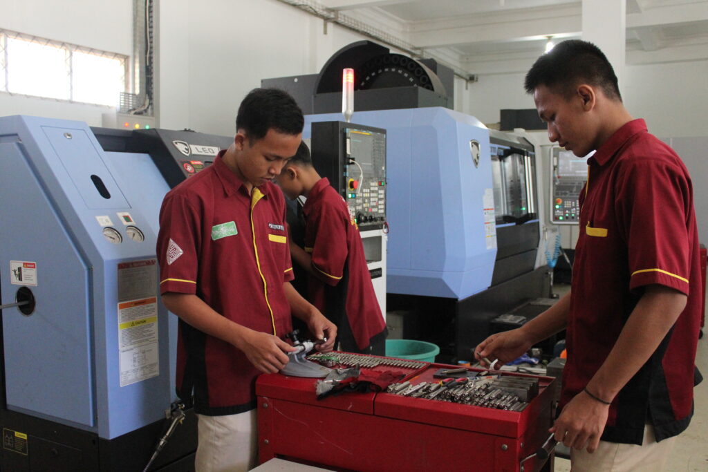 Teaching Factory di SMK NU Ma'arif MOJOK.CO