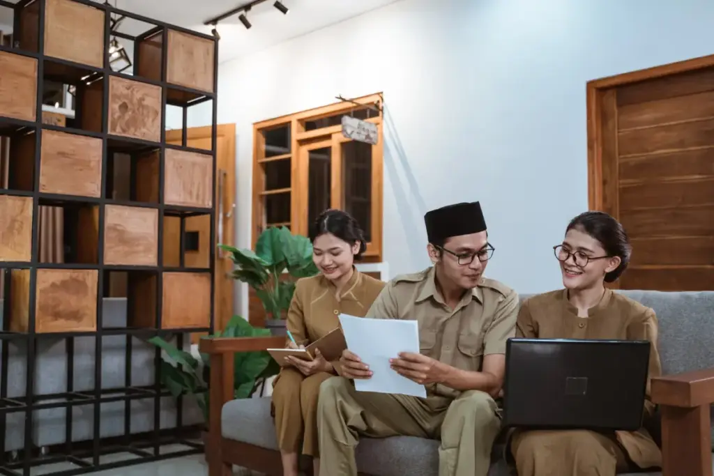 Cara Menerapkan Core Value ASN BerAKHLAK di Kantor agar Tidak Berhenti sebagai Slogan dan Poster di Dinding 