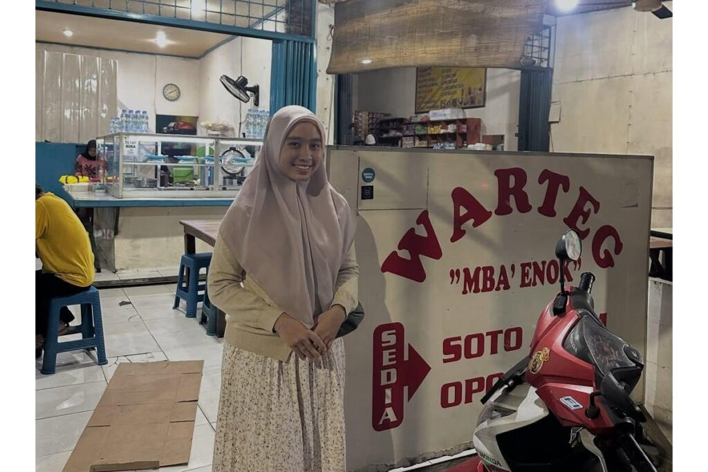 Usaha warteg milik keluarga. MOJOK.CO