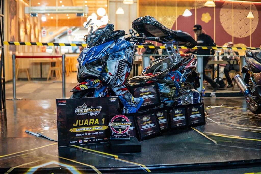 Awalnya buat Touring, Yamaha XMAX Ini Jadi Robot yang Bisa Berkedip dan Dikendalikan lewat Ponsel MOJOK.CO