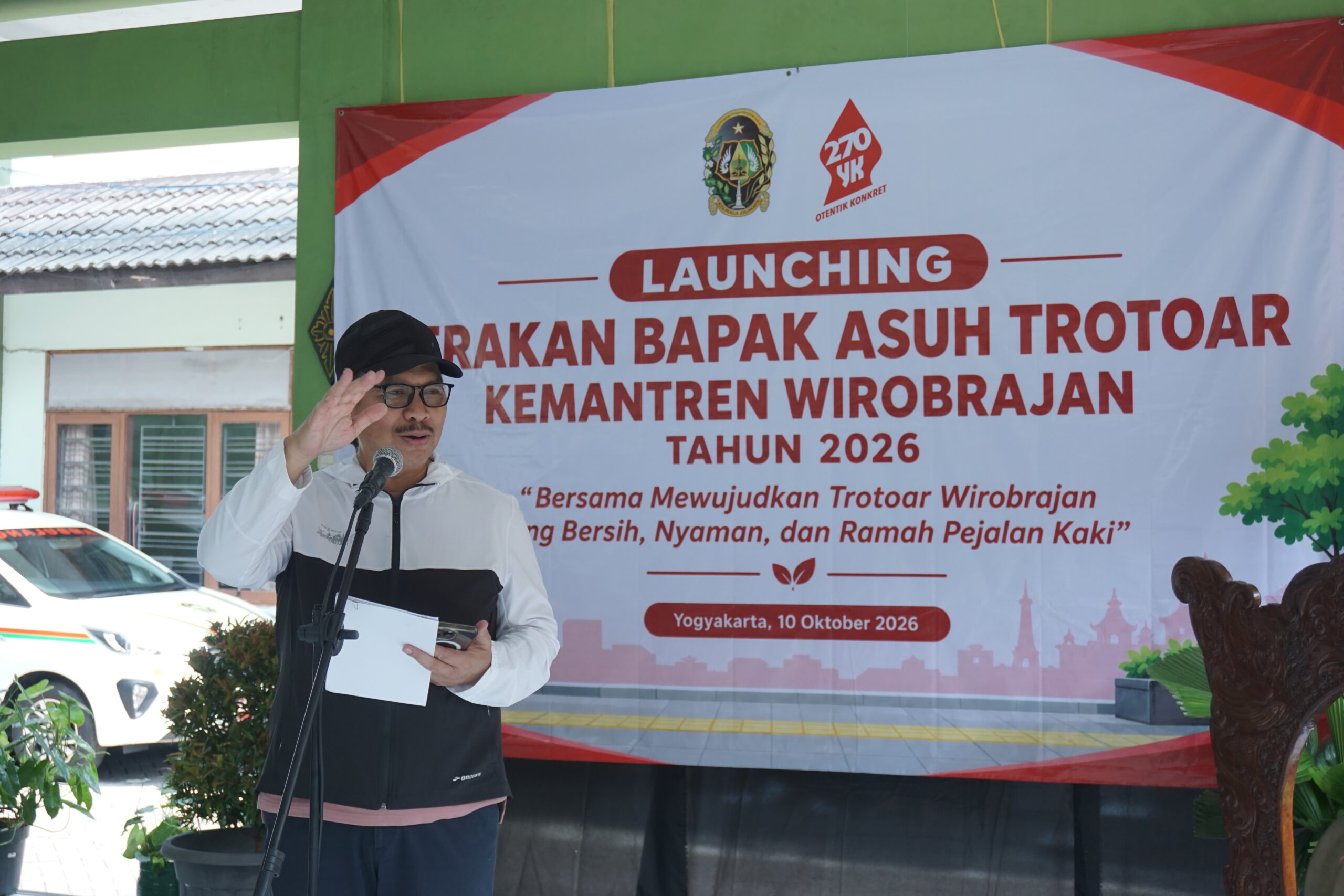 Wali Kota Yogyakarta, Hasto Wardoyo, apresiasi Gerakan Bapak Asuh Trotoar di Kemantren Wirobrajan MOJOK.CO