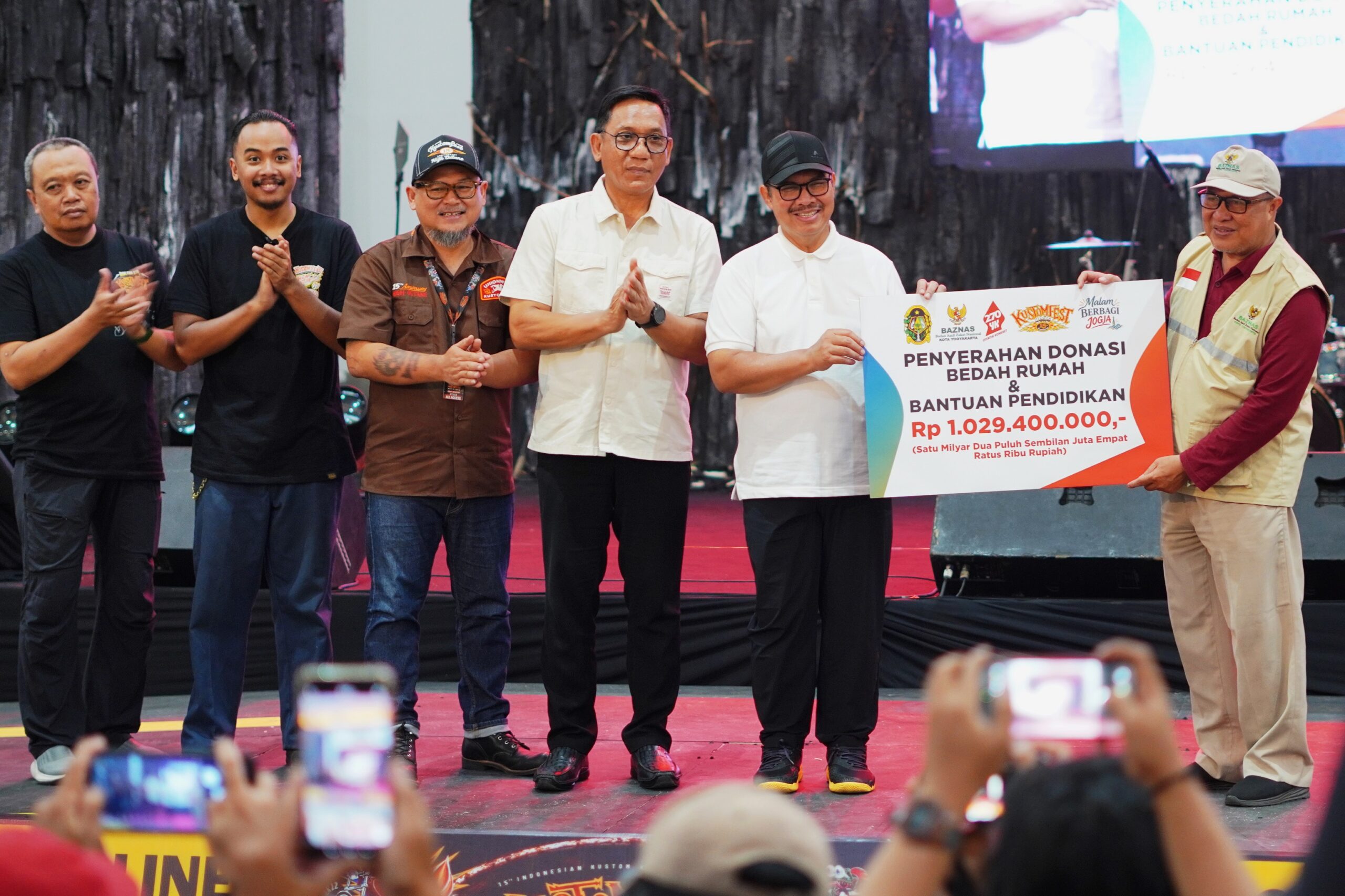 Pemerintah Kota Yogyakarta dan Kustomfest kumpulkan donasi Rp1,29 miliar lewat Charity Ride for 270 untuk bantu bedah rumah dan pendidikan warga membutuhkan MOJOK.CO