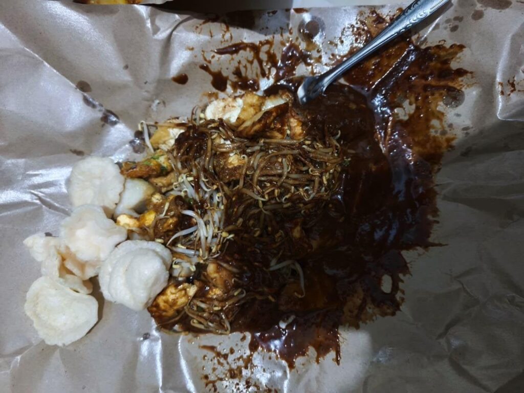 Seporsi tahu tek, kuliner khas Surabaya penyelamat mahasiswa dan anak kos perantau MOJOK.CO